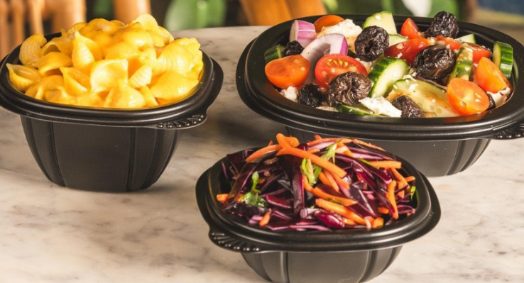 Hvordan påvirker tykkelsesvariasjonen i det slitesterke keramiske komposittfôret dets beskyttende ytelse?